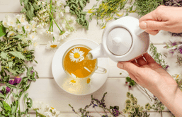 quantas xícaras de chá de camomila posso tomar por dia para dormir