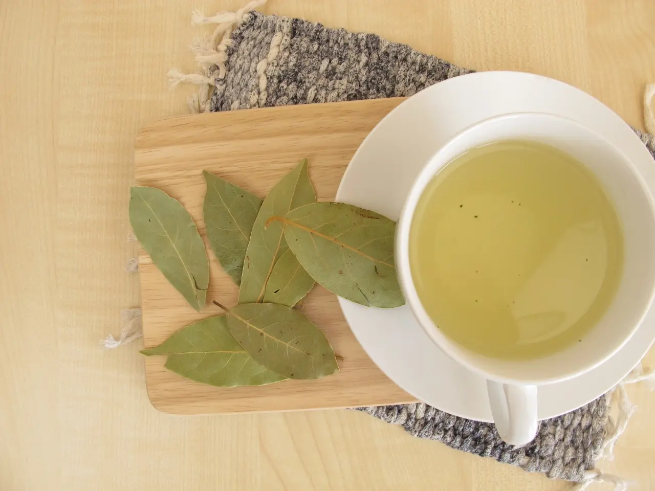 beneficios cha de louro e cravo