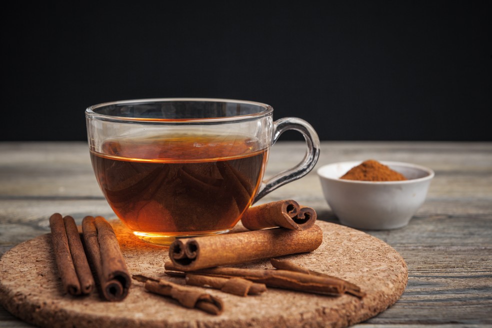 chá de canela cólica menstrual